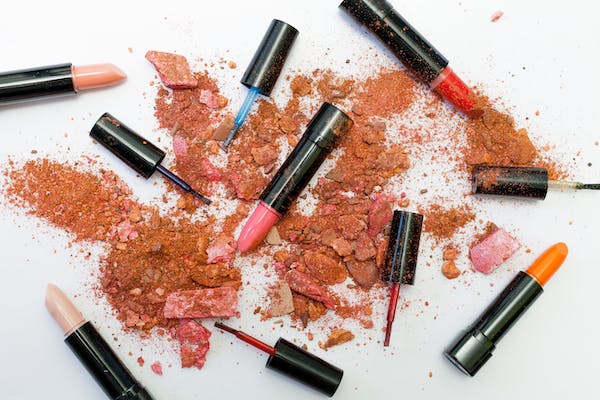 17 dangerous ingredients in cosmetics: why you should avoid them!